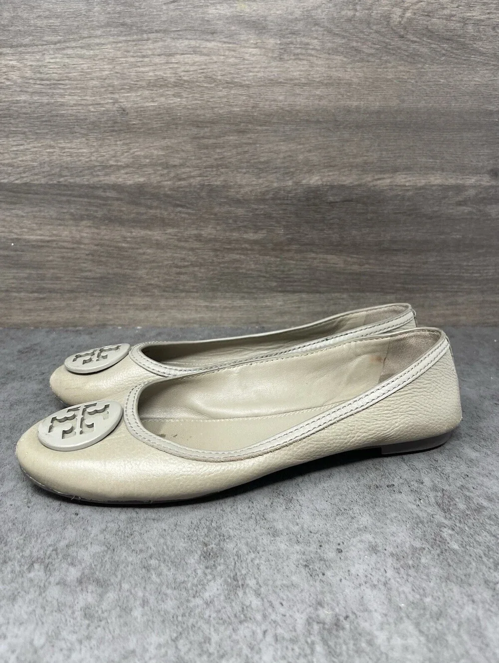 Tory Burch Travel Ballet Flats Womens Size 8 Grey Neutral Leather Slip On Shoes